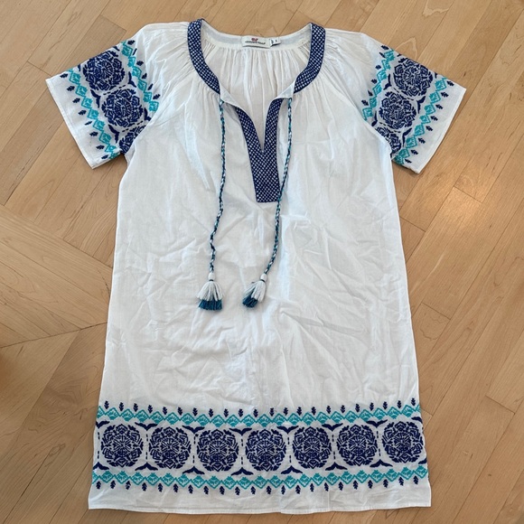 Vineyard Vines White and Blue Embroidered Dress - Picture 1 of 5